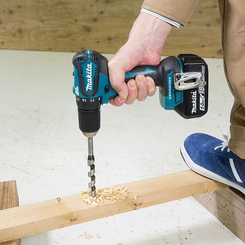 TALADRO ATORNILLADOR CON PERCUTOR 18v (2 baterías + 1 cargador) - MAKITA